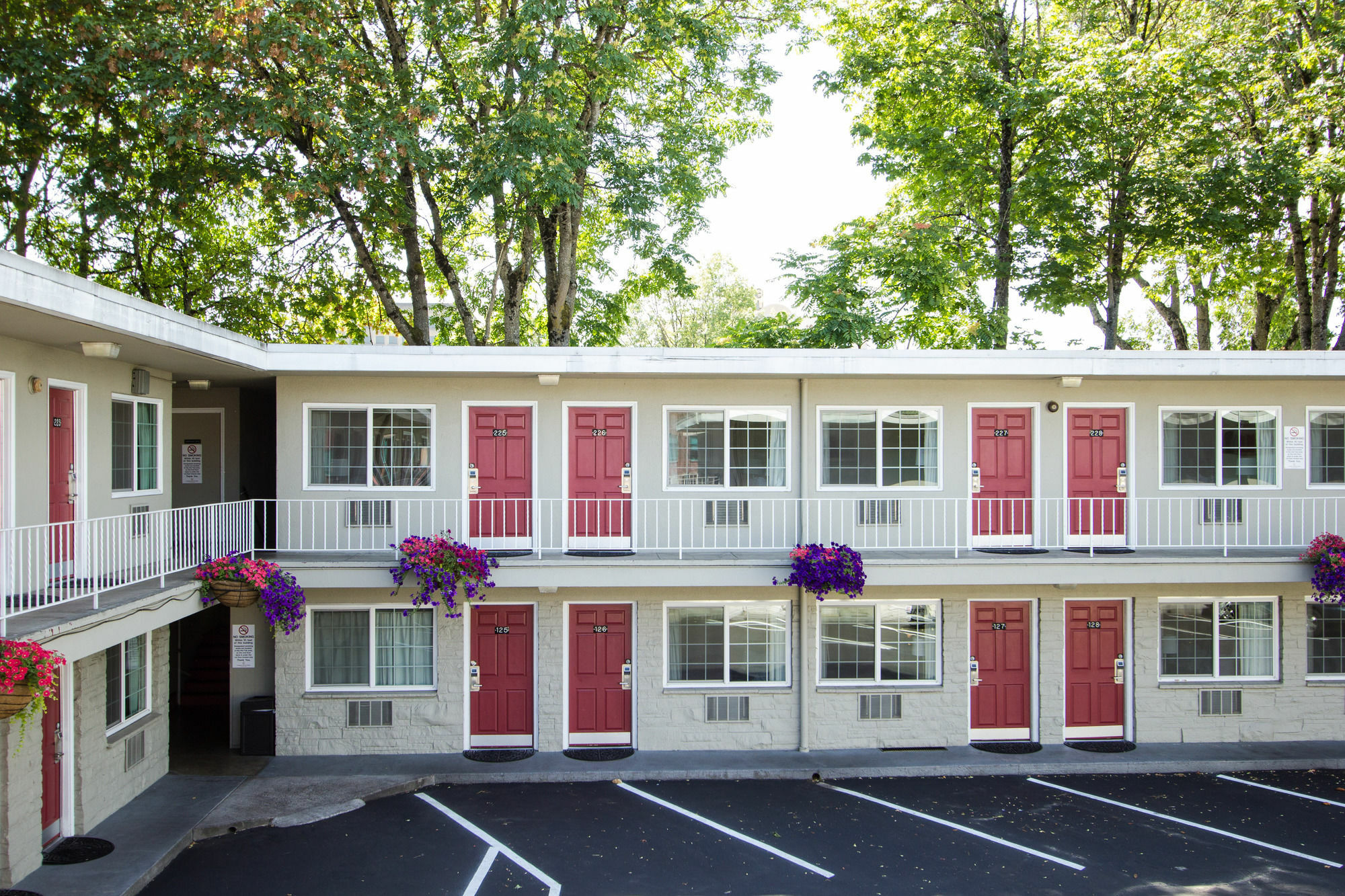 Campus Inn & Suites Eugene Downtown Exterior foto